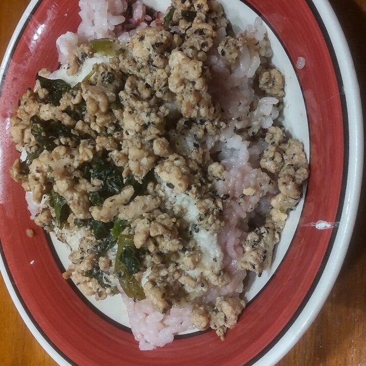 栄養たっぷり！鶏そぼろととろろ丼